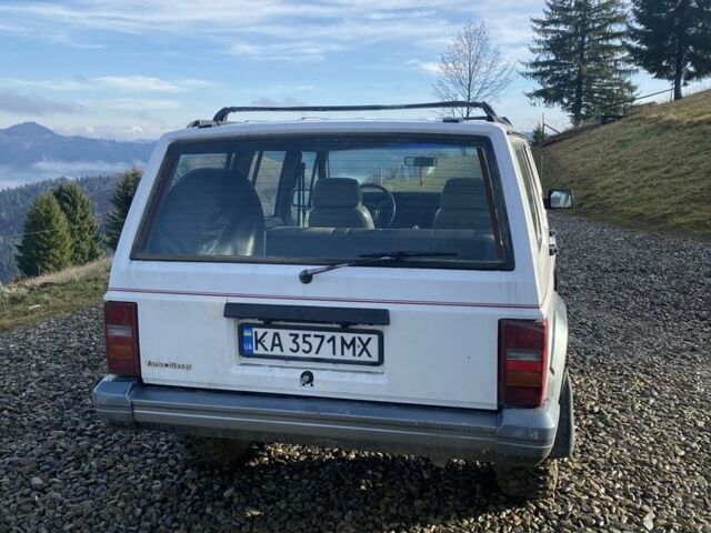 Белый Джип Чероки, объемом двигателя 2.1 л и пробегом 280 тыс. км за 6500 $, фото 2 на Automoto.ua