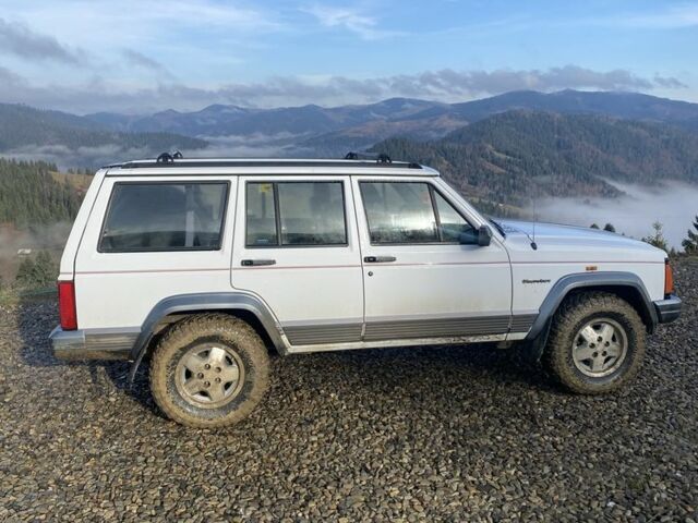 Белый Джип Чероки, объемом двигателя 2.1 л и пробегом 280 тыс. км за 6500 $, фото 1 на Automoto.ua