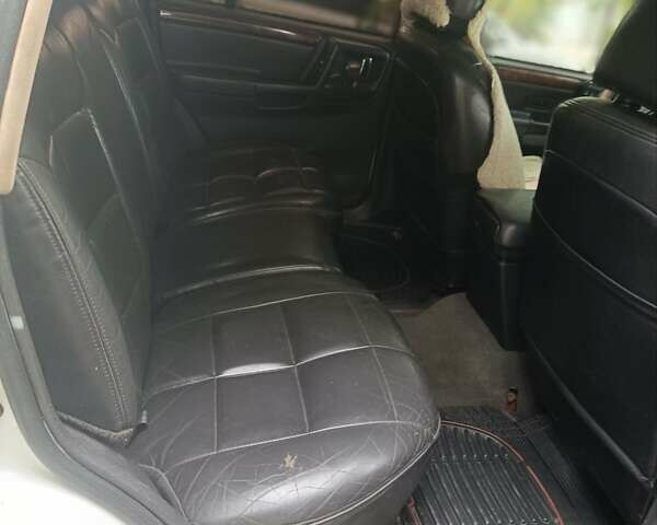 Білий Джип Cherokee, об'ємом двигуна 4 л та пробігом 200 тис. км за 5300 $, фото 1 на Automoto.ua