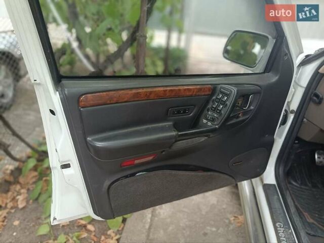 Білий Джип Cherokee, об'ємом двигуна 4 л та пробігом 200 тис. км за 5300 $, фото 33 на Automoto.ua