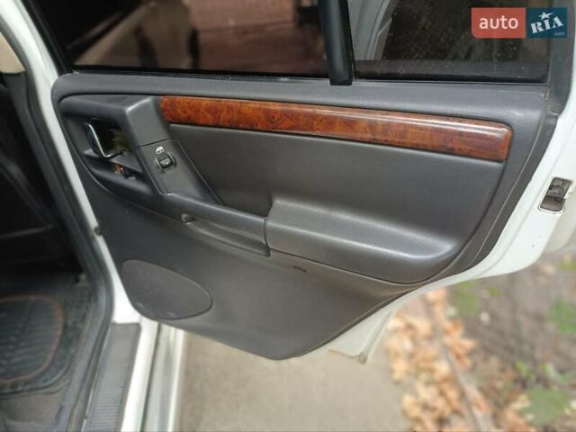 Білий Джип Cherokee, об'ємом двигуна 4 л та пробігом 200 тис. км за 5300 $, фото 2 на Automoto.ua