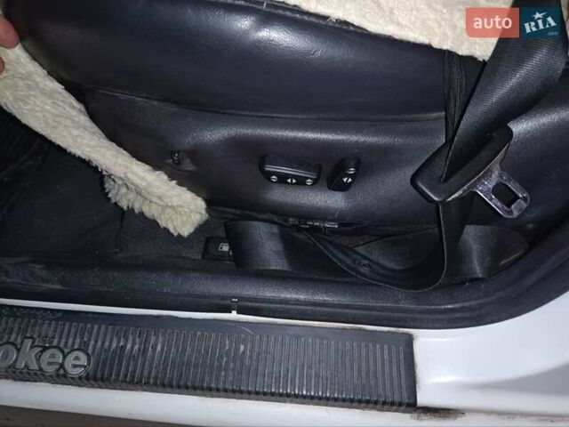 Білий Джип Cherokee, об'ємом двигуна 4 л та пробігом 200 тис. км за 5300 $, фото 17 на Automoto.ua