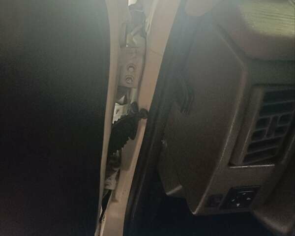 Білий Джип Cherokee, об'ємом двигуна 4 л та пробігом 200 тис. км за 5300 $, фото 23 на Automoto.ua