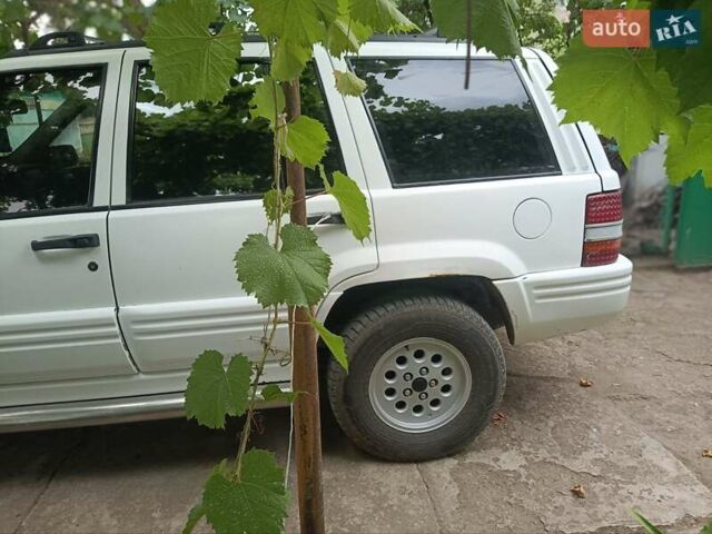 Білий Джип Cherokee, об'ємом двигуна 4 л та пробігом 200 тис. км за 5300 $, фото 6 на Automoto.ua
