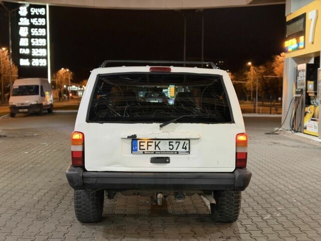 Білий Джип Cherokee, об'ємом двигуна 2.5 л та пробігом 343 тис. км за 2100 $, фото 4 на Automoto.ua