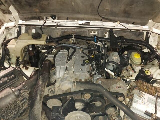 Білий Джип Cherokee, об'ємом двигуна 2.5 л та пробігом 250 тис. км за 2400 $, фото 6 на Automoto.ua