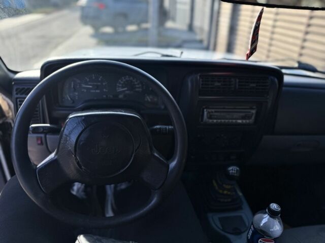 Білий Джип Cherokee, об'ємом двигуна 2.5 л та пробігом 343 тис. км за 2100 $, фото 8 на Automoto.ua