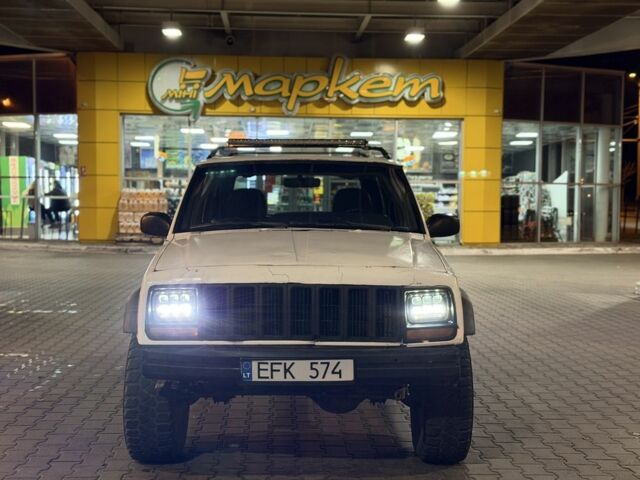 Білий Джип Cherokee, об'ємом двигуна 2.5 л та пробігом 343 тис. км за 2100 $, фото 1 на Automoto.ua