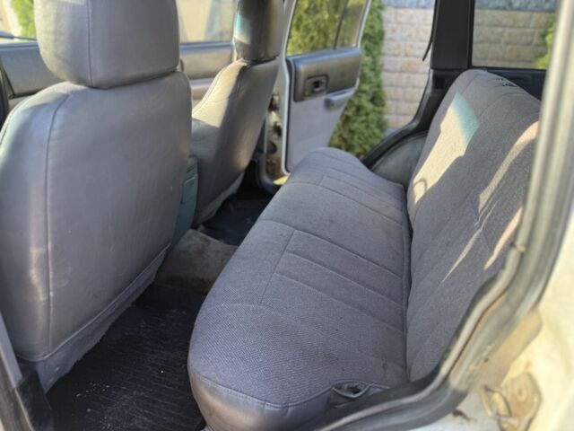 Білий Джип Cherokee, об'ємом двигуна 2.5 л та пробігом 343 тис. км за 2100 $, фото 7 на Automoto.ua