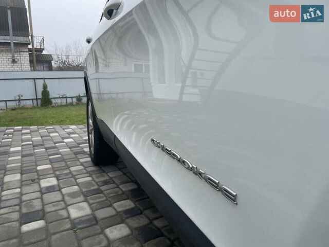 Белый Джип Чероки, объемом двигателя 2.4 л и пробегом 190 тыс. км за 12999 $, фото 22 на Automoto.ua