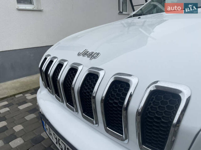 Белый Джип Чероки, объемом двигателя 2.4 л и пробегом 190 тыс. км за 12999 $, фото 20 на Automoto.ua