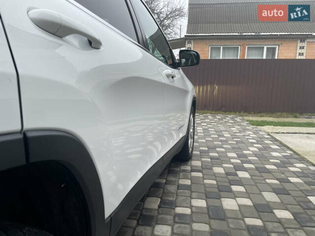 Белый Джип Чероки, объемом двигателя 2.4 л и пробегом 190 тыс. км за 12999 $, фото 24 на Automoto.ua