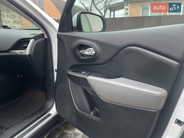 Белый Джип Чероки, объемом двигателя 2.4 л и пробегом 190 тыс. км за 12999 $, фото 37 на Automoto.ua