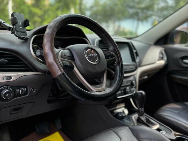 Білий Джип Cherokee, об'ємом двигуна 3.2 л та пробігом 273 тис. км за 11900 $, фото 19 на Automoto.ua