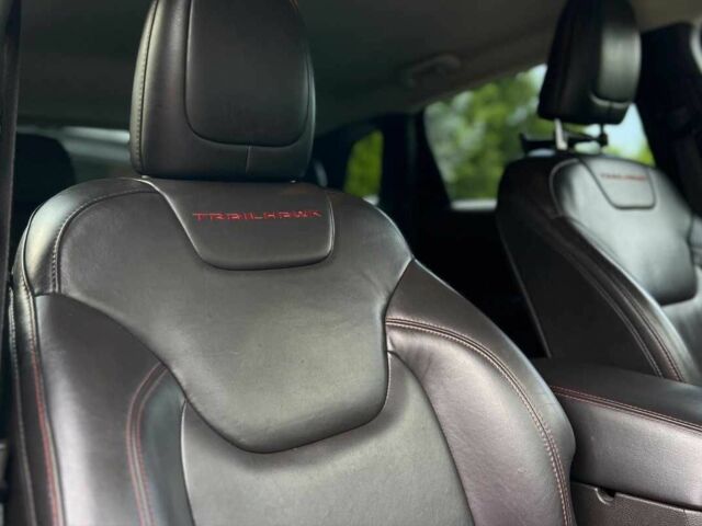 Білий Джип Cherokee, об'ємом двигуна 3.2 л та пробігом 273 тис. км за 11900 $, фото 10 на Automoto.ua