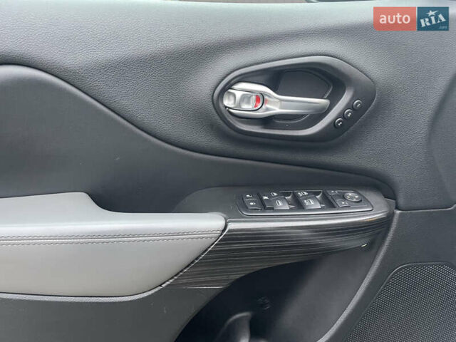 Белый Джип Чероки, объемом двигателя 2.4 л и пробегом 190 тыс. км за 12999 $, фото 30 на Automoto.ua