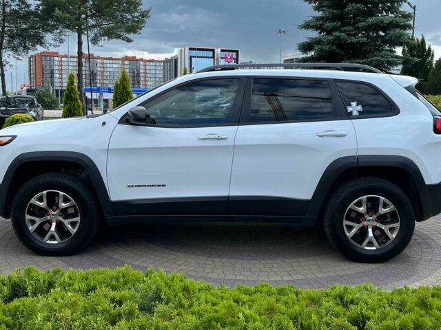Білий Джип Cherokee, об'ємом двигуна 3.2 л та пробігом 273 тис. км за 11900 $, фото 3 на Automoto.ua