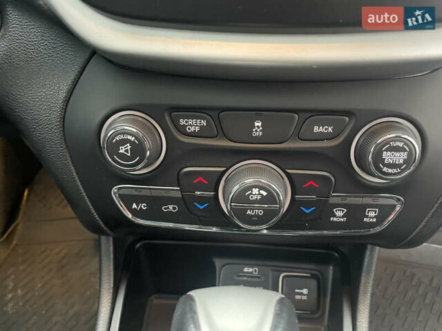 Белый Джип Чероки, объемом двигателя 2.4 л и пробегом 190 тыс. км за 12999 $, фото 42 на Automoto.ua