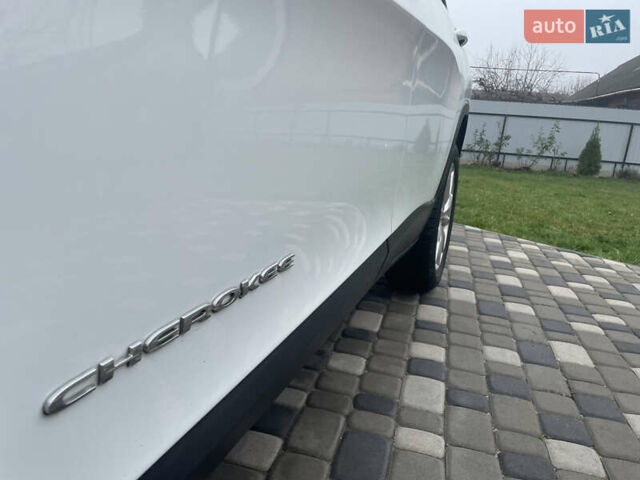 Белый Джип Чероки, объемом двигателя 2.4 л и пробегом 190 тыс. км за 12999 $, фото 21 на Automoto.ua