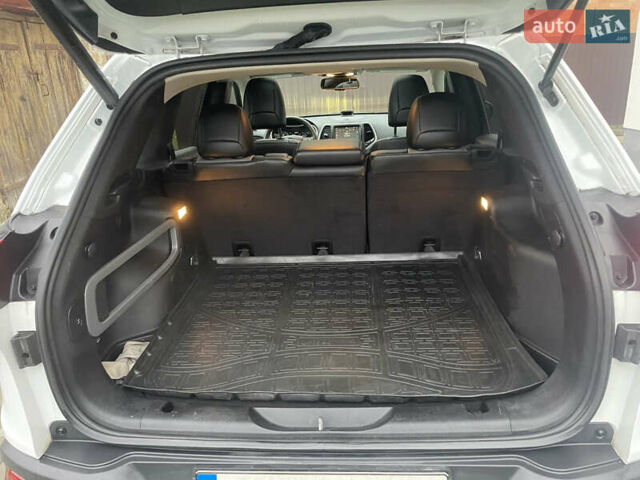 Белый Джип Чероки, объемом двигателя 2.4 л и пробегом 190 тыс. км за 12999 $, фото 59 на Automoto.ua