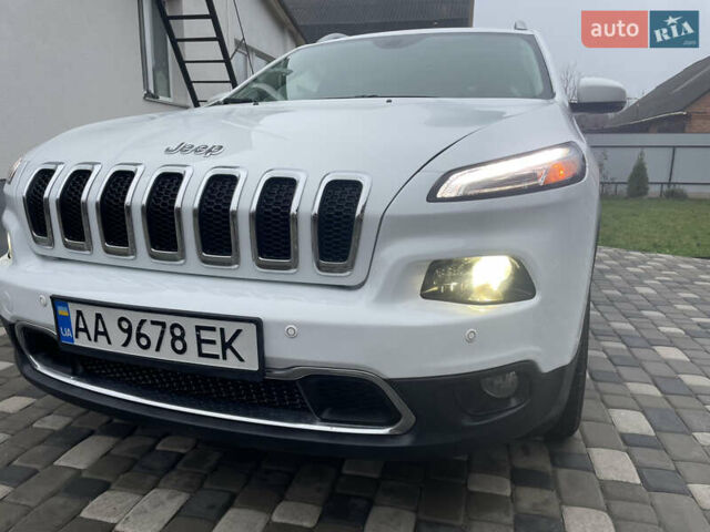 Белый Джип Чероки, объемом двигателя 2.4 л и пробегом 190 тыс. км за 12999 $, фото 6 на Automoto.ua