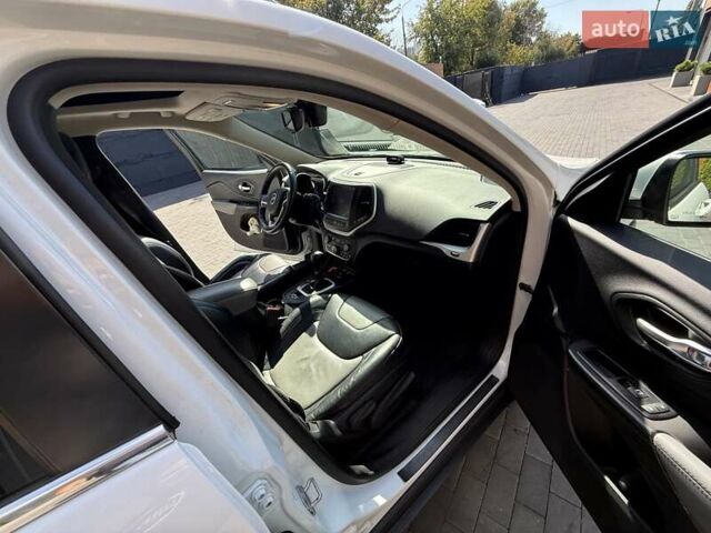 Білий Джип Cherokee, об'ємом двигуна 2.36 л та пробігом 185 тис. км за 12900 $, фото 18 на Automoto.ua