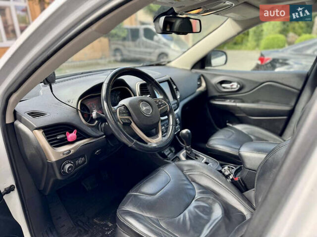 Білий Джип Cherokee, об'ємом двигуна 2.36 л та пробігом 220 тис. км за 12000 $, фото 12 на Automoto.ua