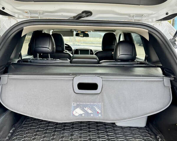 Білий Джип Cherokee, об'ємом двигуна 2.36 л та пробігом 220 тис. км за 12000 $, фото 25 на Automoto.ua