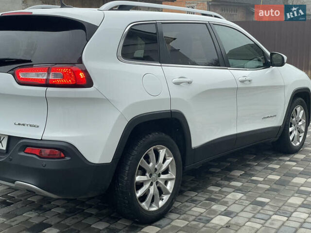 Белый Джип Чероки, объемом двигателя 2.4 л и пробегом 190 тыс. км за 12999 $, фото 10 на Automoto.ua