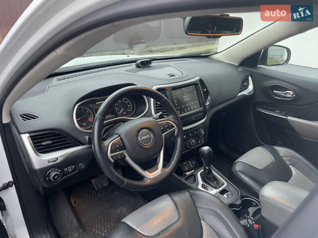 Белый Джип Чероки, объемом двигателя 2.4 л и пробегом 190 тыс. км за 12999 $, фото 29 на Automoto.ua