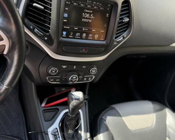 Білий Джип Cherokee, об'ємом двигуна 2.36 л та пробігом 185 тис. км за 12900 $, фото 13 на Automoto.ua