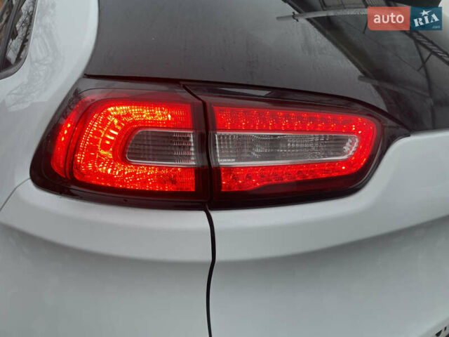 Белый Джип Чероки, объемом двигателя 2.4 л и пробегом 190 тыс. км за 12999 $, фото 26 на Automoto.ua