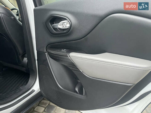 Белый Джип Чероки, объемом двигателя 2.4 л и пробегом 190 тыс. км за 12999 $, фото 50 на Automoto.ua