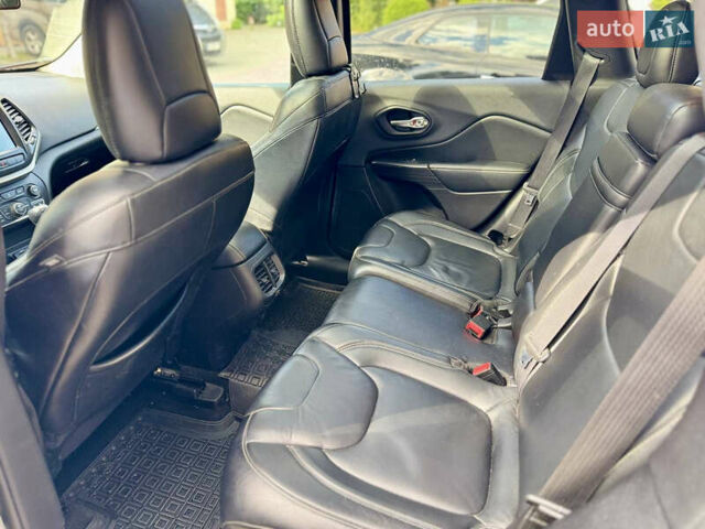 Білий Джип Cherokee, об'ємом двигуна 2.36 л та пробігом 220 тис. км за 12000 $, фото 14 на Automoto.ua