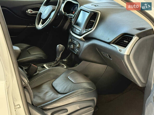 Білий Джип Cherokee, об'ємом двигуна 3.2 л та пробігом 135 тис. км за 12300 $, фото 27 на Automoto.ua