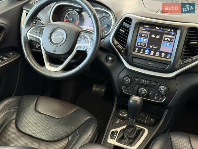 Білий Джип Cherokee, об'ємом двигуна 3.2 л та пробігом 135 тис. км за 12300 $, фото 10 на Automoto.ua