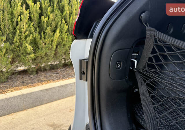 Джип Чероки 2014 в Днепре (Днепропетровске) на Automoto.ua Белый Джип Чероки, объемом двигателя 2.36 л и пробегом 359 тыс. км за 13300 $, фото 25 на Automoto.ua