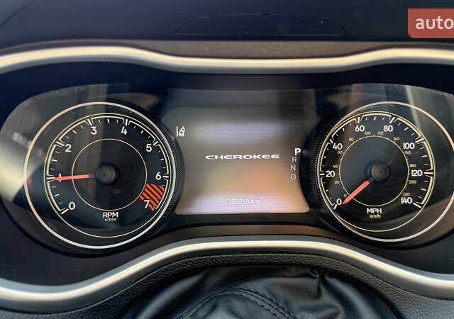 Джип Чероки 2014 в Днепре (Днепропетровске) на Automoto.ua Белый Джип Чероки, объемом двигателя 2.36 л и пробегом 359 тыс. км за 13300 $, фото 13 на Automoto.ua