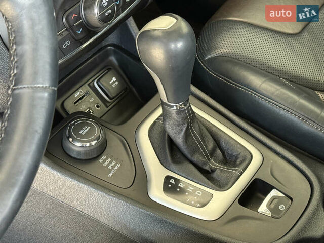 Білий Джип Cherokee, об'ємом двигуна 3.2 л та пробігом 135 тис. км за 12300 $, фото 17 на Automoto.ua