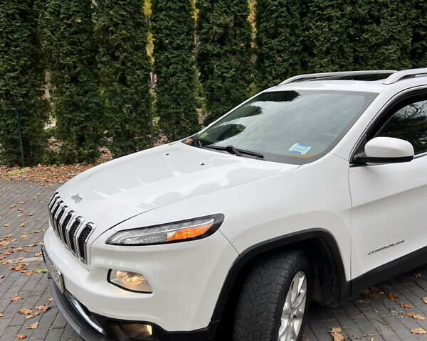 Джип Чероки 2014 в Шепетовке на Automoto.ua Белый Джип Чероки, объемом двигателя 2.36 л и пробегом 220 тыс. км за 10300 $, фото 5 на Automoto.ua