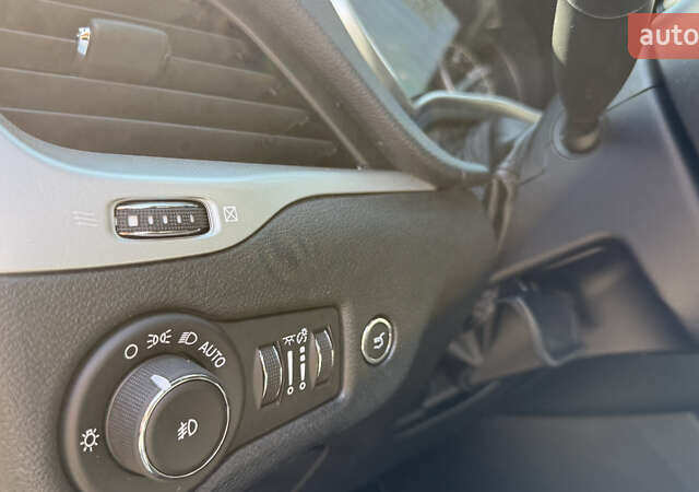 Джип Чероки 2014 в Днепре (Днепропетровске) на Automoto.ua Белый Джип Чероки, объемом двигателя 2.36 л и пробегом 359 тыс. км за 13300 $, фото 8 на Automoto.ua