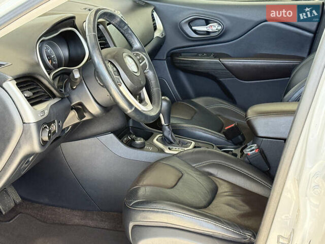 Білий Джип Cherokee, об'ємом двигуна 3.2 л та пробігом 135 тис. км за 12300 $, фото 14 на Automoto.ua