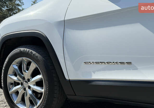 Джип Чероки 2014 в Днепре (Днепропетровске) на Automoto.ua Белый Джип Чероки, объемом двигателя 2.36 л и пробегом 359 тыс. км за 13300 $, фото 21 на Automoto.ua