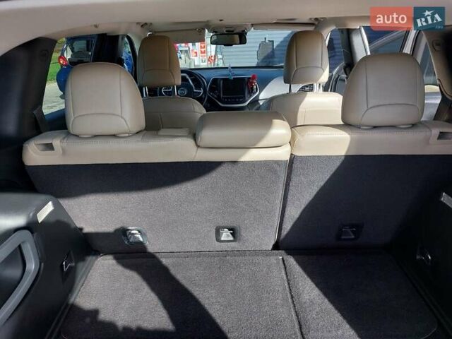 Білий Джип Cherokee, об'ємом двигуна 3.24 л та пробігом 167 тис. км за 12400 $, фото 4 на Automoto.ua