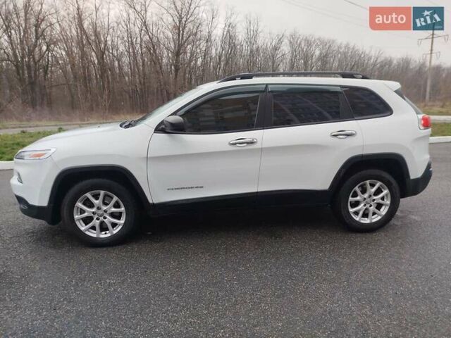 Белый Джип Чероки, объемом двигателя 2.36 л и пробегом 270 тыс. км за 11400 $, фото 1 на Automoto.ua
