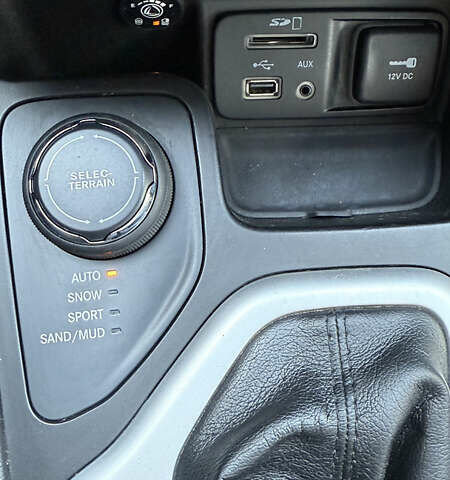 Джип Чероки 2014 в Днепре (Днепропетровске) на Automoto.ua Белый Джип Чероки, объемом двигателя 2.36 л и пробегом 359 тыс. км за 13300 $, фото 35 на Automoto.ua