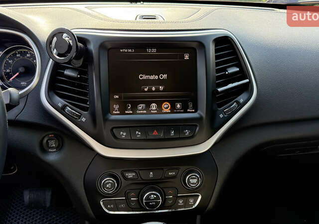 Джип Чероки 2014 в Днепре (Днепропетровске) на Automoto.ua Белый Джип Чероки, объемом двигателя 2.36 л и пробегом 359 тыс. км за 13300 $, фото 12 на Automoto.ua