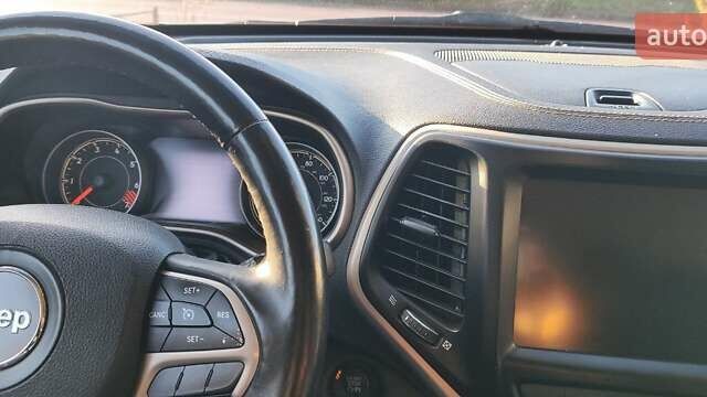 Джип Чероки 2014 в Прилуках на Automoto.ua Белый Джип Чероки, объемом двигателя 2.36 л и пробегом 98 тыс. км за 16000 $, фото 9 на Automoto.ua