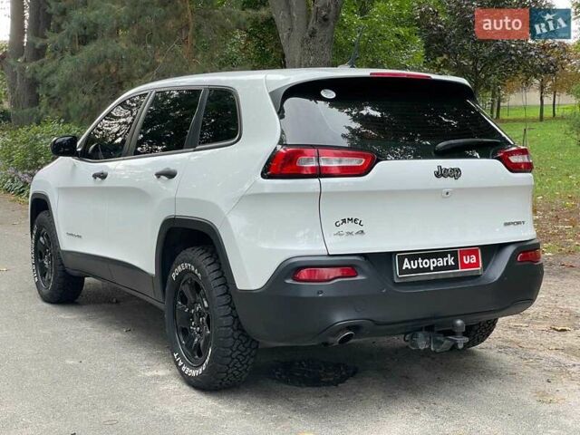 Білий Джип Cherokee, об'ємом двигуна 2.4 л та пробігом 290 тис. км за 12490 $, фото 8 на Automoto.ua