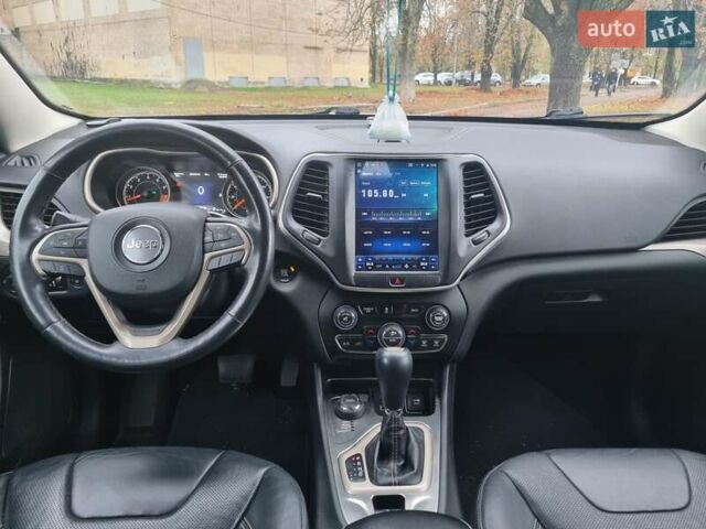 Белый Джип Чероки, объемом двигателя 3.2 л и пробегом 135 тыс. км за 14500 $, фото 12 на Automoto.ua